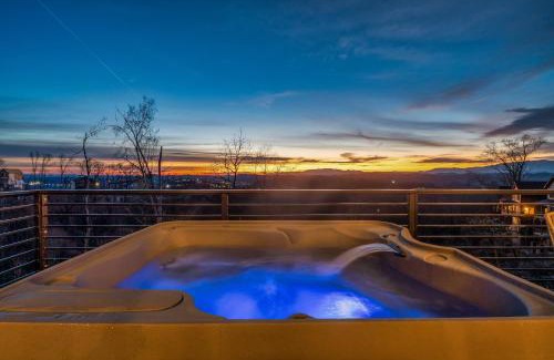 Sevierville House | A Haven of Comfort Elegance Views and Hot tub