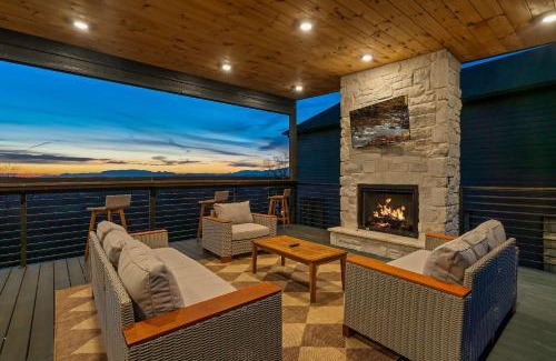 Sevierville House | A Haven of Comfort Elegance Views and Hot tub