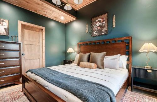 Sevierville House | A Haven of Comfort Elegance Views and Hot tub