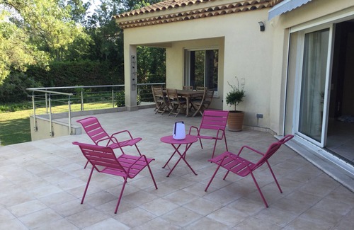 Istres Villa | A HAVEN OF PEACE, FEET IN THE WATER
