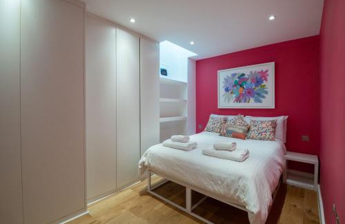 Queen's Park Apartment | A Hint of Pink