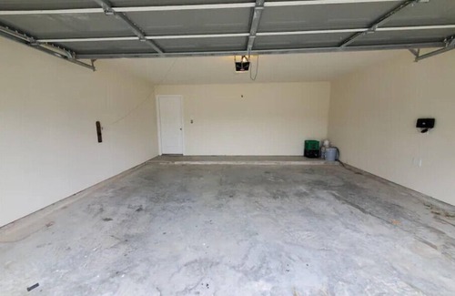 Conroe House | A Home away from Home- King bed-sleeps9