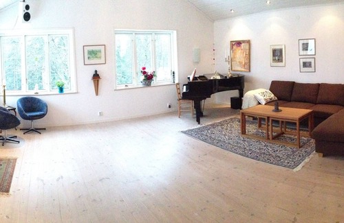 Gustavsvik House | A home close to sea and city