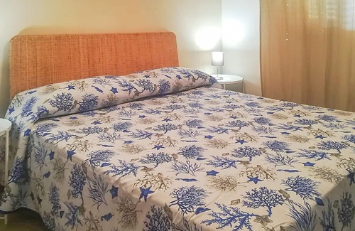 Pachino House | A homey and rustic cottage with a terrace and garden near the beach.