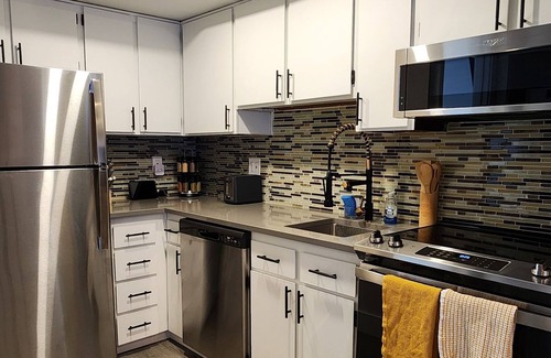 Riverside Condo | A Homey Desert Oasis. Walk to ASU/ Mill Ave!