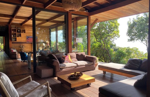 Pietrosella House | A house among the trees