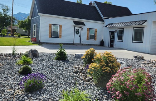 Logan House | A house in the heart of Logan with shops, restaurants, and experiences near.