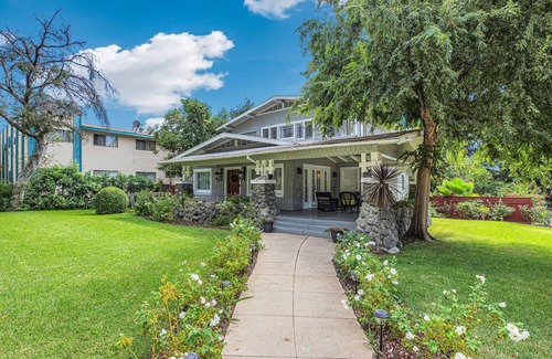 Pasadena House | A Huge, Calm, Relaxing, Beautiful Home w Swim Spa close to Universal Studio