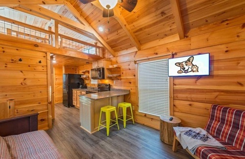 Bryan Cabin | A Journey to Remember at Bryan College Station! Full Kitchen, Pool, Pets Allowed