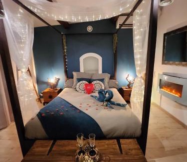 Cuges-les-Pins Bed & Breakfast | A l'Orée des pins - Gite et spa de 30 m2- Home Cinéma et massage en sup