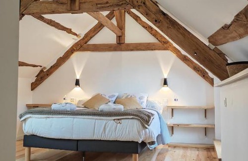 Saint-Malon-sur-Mel House | A La Mémoire de Merlin " Gîte La Table Ronde "