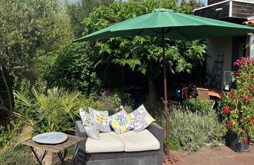 Garrigues Villa | A little paradise of scents and greenery in the hills above Nîmes.