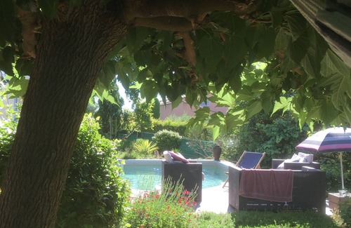 Garrigues Villa | A little paradise of scents and greenery in the hills above Nîmes.