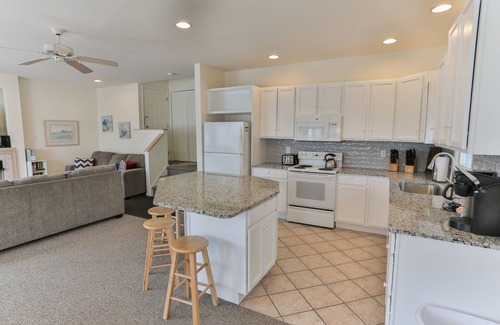 North End House | A+ Location! New kitchen-Family Friendly-Sleeps 12. Many amenities!-3 park spots
