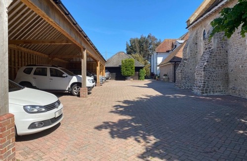 Pagham Apartment | A lovely 2-bed suite15 mins away from Chichester & Glorious Goodwood!
