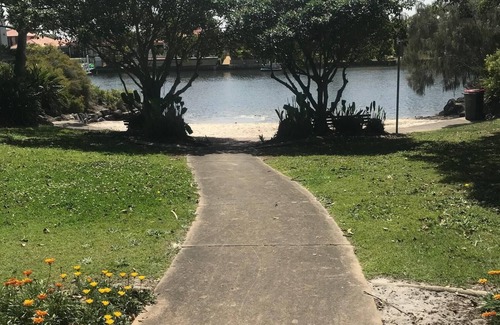 Parrearra House | A lovely beach retreat on the Sunshine Coast - walk to everything
