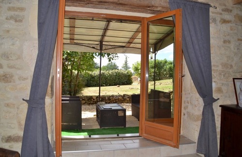 Fumel Cottage | A lovely cottage where guests are in a quiet place completely private.