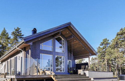 Fjelberg House | A lovely cottage with a large terrace and great views of the Skåneviksfjord.