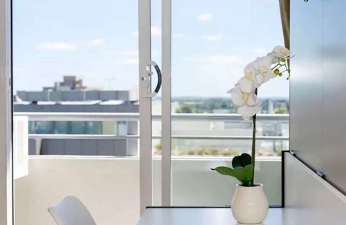 Cremorne Apartment | A Lovely Light Filled, Modern Furnished Studio In A Central Location