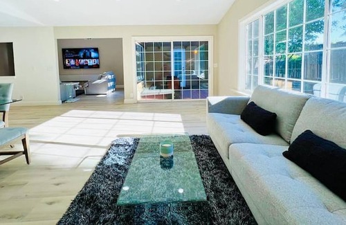South San Jose House | A Luxurious -3BR/2BA- Urban Gem, Sunlit & Smart!