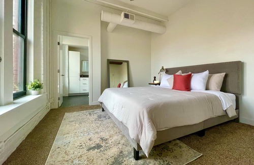 Southeast Omaha Apartment | A luxurious, historic loft in the heart of the Old Market