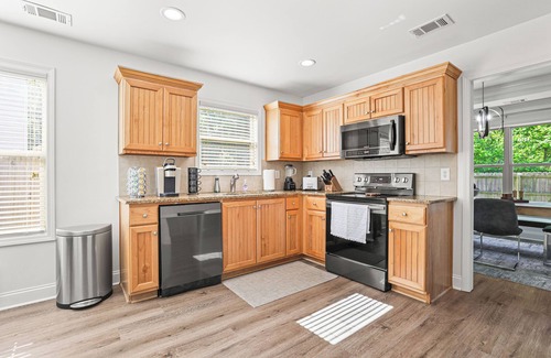 Lawrenceville House | A Luxurious, Newly Renovated Ranch (2012 sqft)