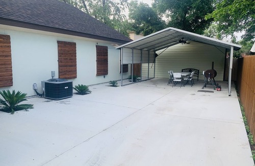 Harlandale House | A luxury, 3-bedroom home mins away from the San Jose Missions