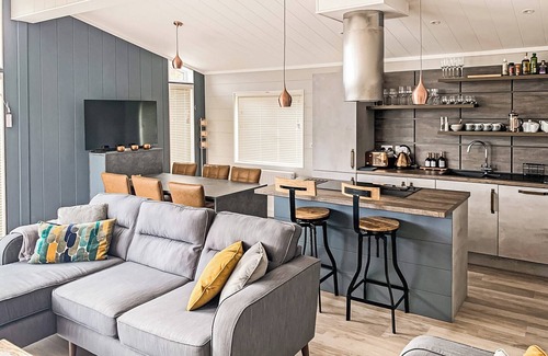 Bridgnorth Ski Chalet | A luxury three-bedroom lodge with a modern lounge layout, perfect for families.