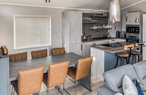 Bridgnorth Ski Chalet | A luxury three-bedroom lodge with a modern lounge layout, perfect for families.