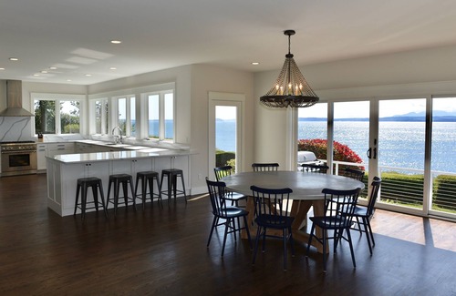 Freeland House | A Luxury Vacation Home on Whidbey with Beach Access