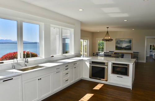 Freeland House | A Luxury Vacation Home on Whidbey with Beach Access