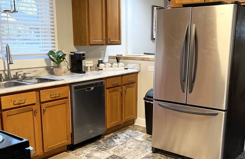 Boger City House | A Modern LincolntonCottage featuring 2 Queen bedrooms & 1.5 Bathrooms