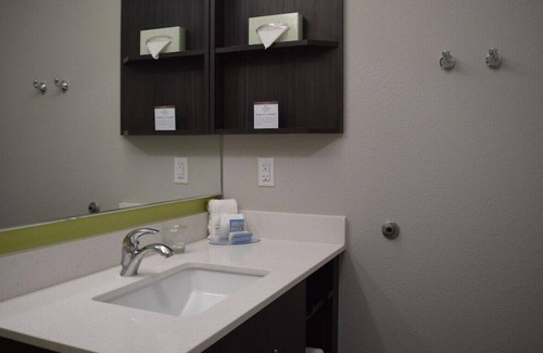 Metrocenter - North Rhodes Park House | A Modern Retreat w/ Free WiFi! Onsite Golf Course