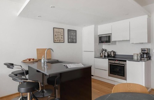 North Kensington Apartment | A modern two bedroom flat with private parking