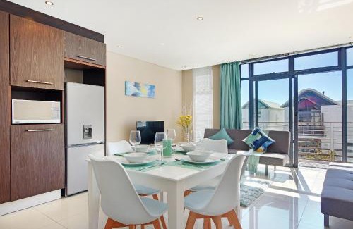 Big Bay Apartment | A Modern unit, self checkin, restaurants and shops below