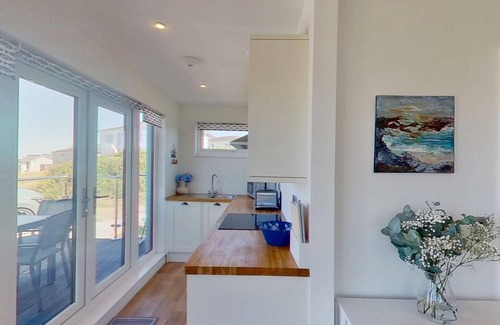 Hayle Ski Chalet | A newly renovated chalet with a fabulous enclosed deck and close to the beach.