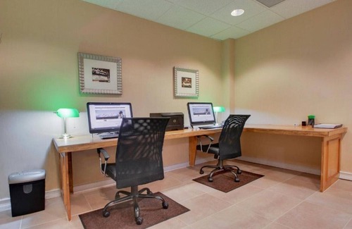 East Garden City House | A newly renovatedroom in Westbury Long Island !