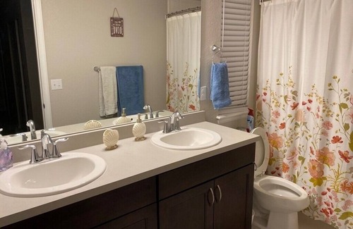 Thornton House | A nice private room @ the JJs!