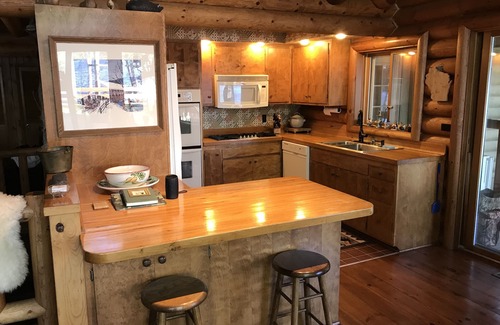 Three Lakes Cabin | A Northwoods Shangri-la/Jagdschloss Four Mile Lake/an extraordinary 83 acres
