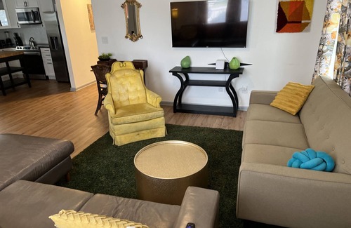 Indianapolis House | A One Level, 4BR Delite Amazing Great Room