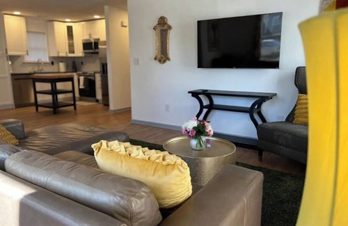 Indianapolis House | A One Level, 4BR Delite Amazing Great Room