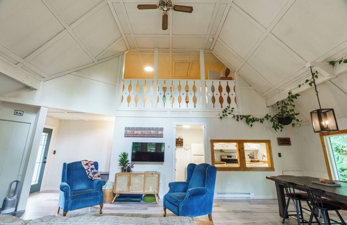 Yellow Point House | A One-of-a-Kind Rural Stay on Covered Wagon Trail (with EV Charging)