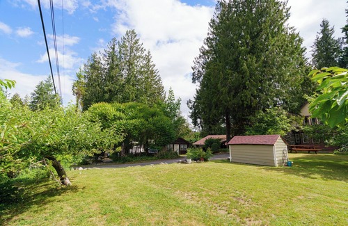 Yellow Point House | A One-of-a-Kind Rural Stay on Covered Wagon Trail (with EV Charging)