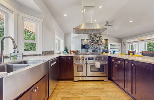 Camano Island House | A panoramic Pacific Northwest retreat with unforgettable views