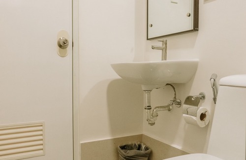 Mandurriao Condo | A Peaceful & Bright Haven
