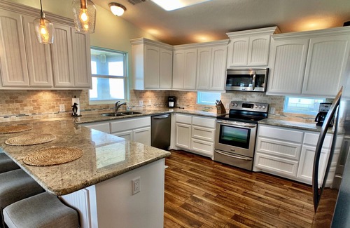 Crystal Beach Condo | A Peach On The Beach 4 Bedroom Home by Redawning