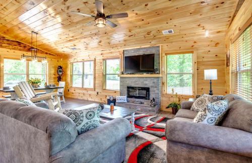 Sevierville House | A Peak Of Heaven Cabin by Staycating
