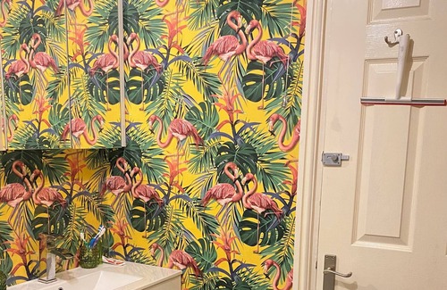 Heaton House | A Perfect And Relaxing Place to Stay in Romford Connected to Elizebeth Line