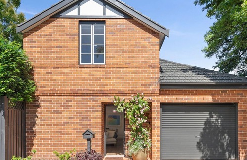 Cremorne Cottage | A perfect base to see Sydney and 10 minutes walk to the Harbour