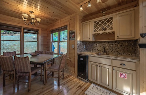 Ellijay Cabin | A perfect mountain view getaway